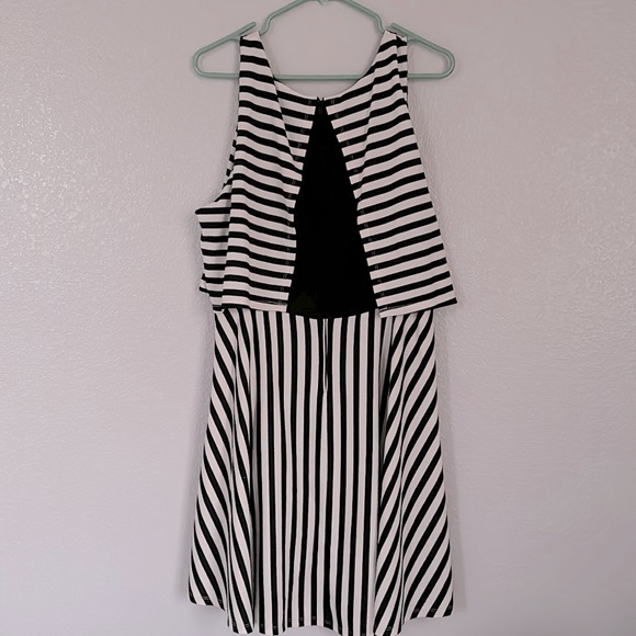 Forever 21+ dress - Picture 2 of 5